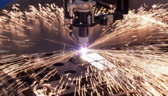 In principle, machining large parts involves the same cutting action and chip formation process as for small or mid-size parts.
